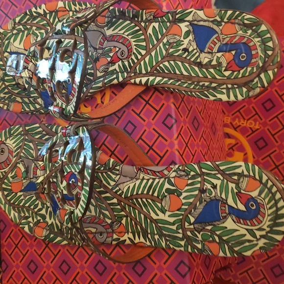 Slippers - Picture 4 of 5